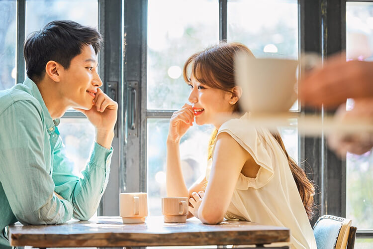 年上女性にハマる若い男性の特徴